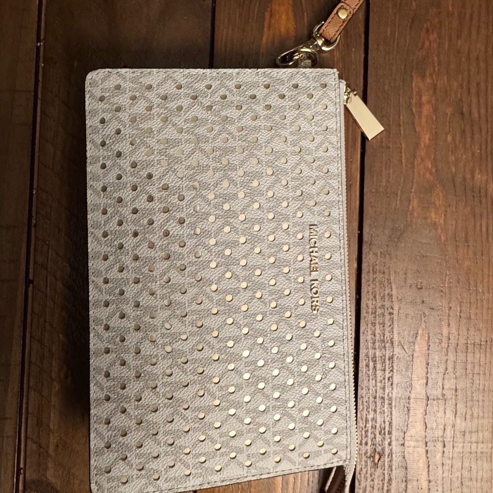 michael kors wristlet